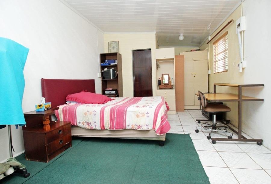 5 Bedroom Property for Sale in Lansdowne Western Cape